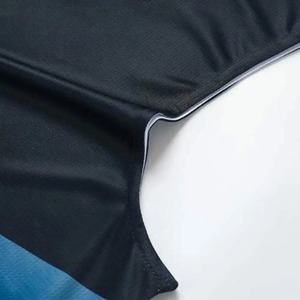 Ensemble d'uniformes de basketball universitaires personnalisables – Maillot à manches courtes de haute qualité, design respirant, grandes tailles, 100 % polyester - Product Image 3