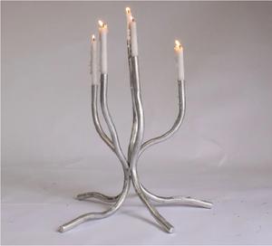 Bougeoir à cinq supports en aluminium moulé à la main avec finition personnalisée pour décorer l'éclairage de la maison et du bureau - Product Image 1