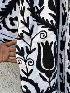 Chaqueta de Invierno de Manga Larga de Algodón Ecológico Transpirable, Bordada con Suzani Teñido a Mano, Estilo Vintage sin Costuras - Product Image 3