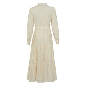 Robe longue beige en tissu texturé carré fluide - Product Image 3