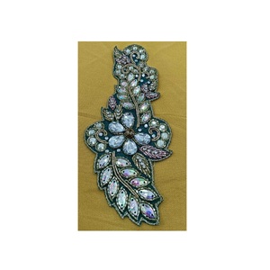 Patchs à paillettes de fleurs perlées brodées à la main accessoires de mode pour vêtements tissu en gros avec prix - Product Image 1