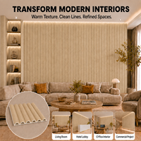 Panneau mural rainuré en WPC à grain de bois clair, revêtement mural décoratif, design moderne pour la décoration de la maison, de l'hôtel et du bureau