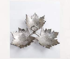 Plat à feuilles en aluminium fabriqué à la main avec un design artistique idéal pour la décoration de pièce maîtresse dans le salon et la table à manger - Product Image 2