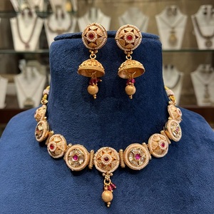 Ensemble ras du cou avec boucles d'oreilles avec pierres pour femmes pour les fêtes de mariage pour femmes et filles - Product Image 1