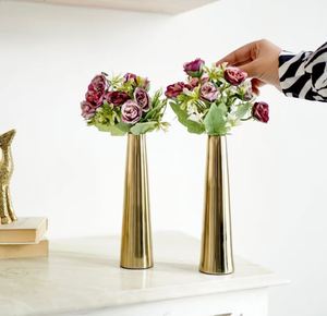 Vase en métal doré à cône fin pour la décoration intérieure, vase décoratif d'intérieur en aluminium noir de haute qualité en vrac unique - Product Image 5