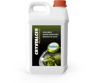 Protects, polisshes and water repellent the gloss and silky feel that CRYSTALCER gives to the paintwork is instantaneous