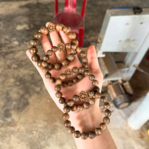 Superior Underwater Oud <b>Bead</b> Bracelet Made From 100% Pure Vietnamese Agarwood 10mm High Quality Vietnam Oud <b>Bead</b> Bracelet - Product Image 3