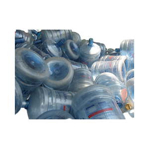 Flocons de bouteilles en PC - Déchets de bouteilles en PC broyés - Bouteilles d'eau en polycarbonate bleues recyclées - Product Image 1