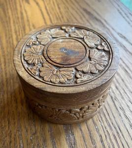 Boîte à bibelots en bois vintage avec couvercle en bois de manguier sculpté excellent cadeau de collection - Product Image 3