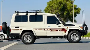 Meilleure offre LandCruiserS 70 2018 |   4,5 L Diesel |   Boîte de vitesses manuelle |   RHD |   Barre de protection robuste avec éclairage LED |   SUV tout-terrain robuste 4x4 - Product Image 4