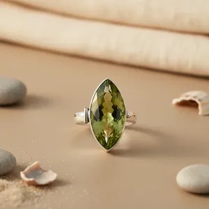 Colgante de Plata 925 con Baño de Rodio, con Gema Verde Marquesa, Hecho a Mano, para Mujer - Product Image 1