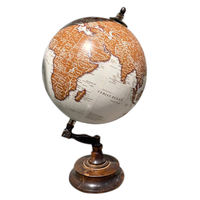 Globo antiguo elaborado con metal duradero y montado en un soporte de inspiración vintage para accesorios de escritorio de oficina en casa con clase