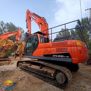 รถขุดมือสอง DOOSAN DX300 ราคาถูก เครื่องจักรก่อสร้างมือสอง พร้อมจัดส่งรวดเร็ว - Product Image 4