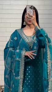 ชุดซาลวาร์คาเมซปักลายด้วยผ้าไหมชินอนแบบดั้งเดิมสำหรับงานแต่งงานงานเลี้ยง - Product Image 2