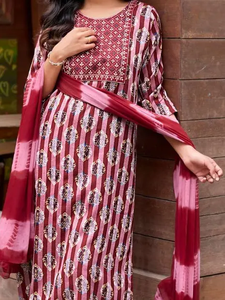 Tela de algodón de tendencia Salwar Kameez para mujer, trajes étnicos paquistaníes indios elegantes para fiesta de boda y funciones de compromiso - Product Image 4