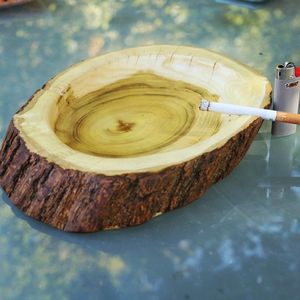 Cendrier en bois fait main pour la maison et le bureau conçu avec une finition lisse et un savoir-faire traditionnel pour les fumeurs - Product Image 1