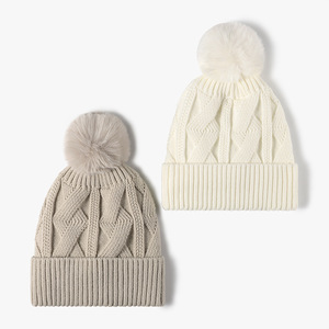 หมวกบีนนี่กันหูผ้าแจ็คการ์ดหมวกถักสำหรับใส่กลางแจ้งสำหรับฤดูหนาวพร้อมซับในผ้ากำมะหยี่และหมวกถักไหมพรมปอมปอมปอม - Product Image 3