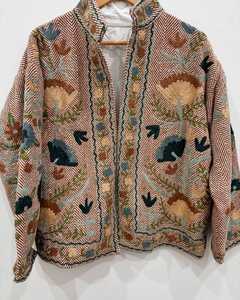 Chaqueta Suzani Bordada a Mano India al por Mayor, Chaqueta Corta Suzani para Mujer, Abrigo Unisex, Chaqueta Acolchada para Invierno - Product Image 1