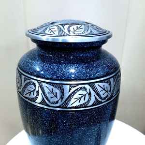 Urna de cremación de Metal de estilo americano azul hecha a mano, diseño de hoja de plata, tarro de recuerdo de cenizas funerarias decorativas, exportador fabricado - Product Image 3