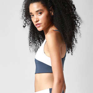 Soutien-gorge de sport pour femmes grande taille, léger, best-seller, logo frontal, haute élasticité, sans couture, vêtements de sport de fitness, fabriqué au Pakistan - Product Image 2