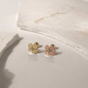 Orecchini a cerchio piatto da donna alla moda con fiori zirconi cubici in oro 14k orecchini a bottone all'ingrosso di gioielli per Piercing di base grande - Product Image 4