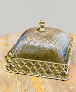 Dôme à gâteau élégant en fonte d'aluminium avec couvercle en verre pour la présentation de gâteaux en boulangerie et café - Product Image 3