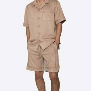 Camisas de poliéster de alta calidad para hombres: camisas ligeras, transpirables y cómodas para ropa informal, de trabajo y formal - Product Image 1