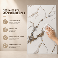 Panneau mural en PVC brillant effet marbre craquelé blanc, gris et or MORLENX pour hôtels, villas et décoration intérieure