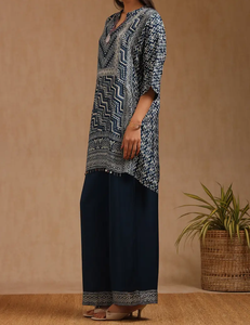 Robe de vêtements indienne et pakistanaise imprimée coupe régulière bleu marine classique pour femme avec un style de mode ethnique élégant - Product Image 6