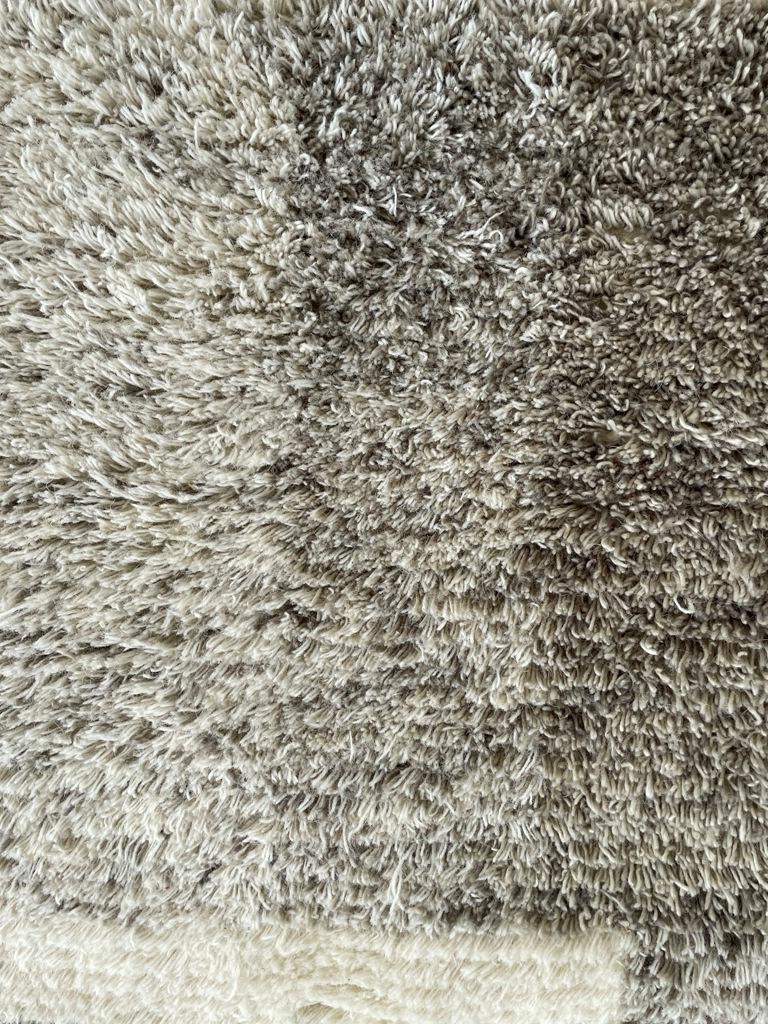 สีขาวเทา