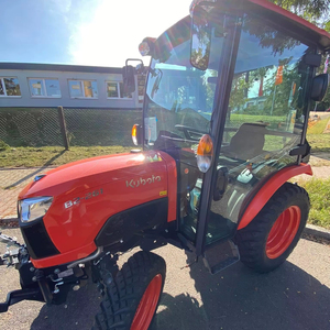 Minicargadora KUBOTA B2-261 4WD de Alto Rendimiento, Motor Euro5/EPA de 26 HP, Alta Eficiencia Operativa, 1 Año de Garantía - Product Image 1