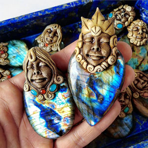 จี้ดินเหนียวโพลิเมอร์รูปหน้าเทพธิดาลาบราดอไรต์ธรรมชาติอัญมณีทรงหลวมฟรีขนาดอัญมณีฉูดฉาดคุณภาพสูงสำหรับจี้ - Product Image 1