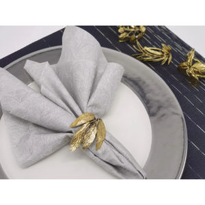 Porte-serviettes décoratif en forme de feuille d'or Porte-serviettes en métal de qualité supérieure pour fournitures de restaurant d'hôtel au prix le moins cher - Product Image 1