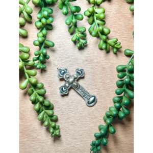 Colgante de Plata de Ley Hecho por Artesanos Navajo con Turquesa, Bañado en Rodio y Oro Rosa, Estilo de Joyería Religiosa Cristiana - Product Image 3