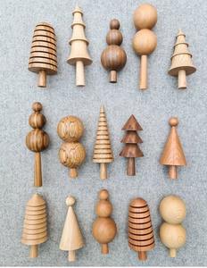 Boules de Noël suspendues en bois, légères, réutilisables, écologiques, de conception artisanale minimaliste scandinave, pour Noël - Product Image 2