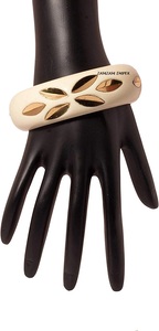 Brazalete Redondo de Resina Color Marfil Zam Zam Impex, con Incrustaciones de Hojas de Latón, para Bodas - Product Image 3