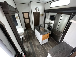 Dutchmen A-t-l-a-s 3802F-L-K-B d'occasion 2022 - Product Image 6