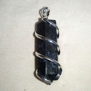 Pendentifs en pierre enroulée de fil naturel Sodalite Collier de guérison de pierres précieuses naturelles - Product Image 1