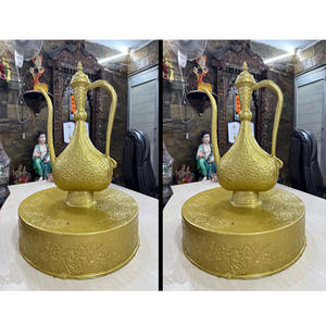 Décoration de Table traditionnelle, Surahi doré et Base en FRP, Surahi doré pour décoration de Table, fibre attrayante pour décoration - Product Image 1