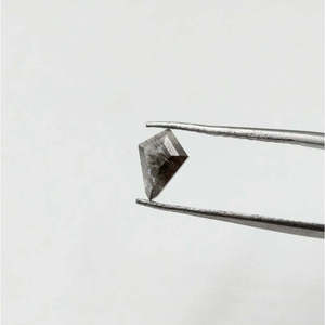 Perles fantaisie grises en forme de cerf-volant de 5,2-7,5 mm, diamant sel et poivre, pour la création de bijoux - Product Image 2