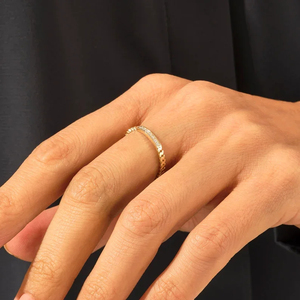 Anillo de Eternidad Completo con Diamantes de Moissanita Redondos Rosados Chapados en Oro de 14 Quilates, Lujoso y Clásico, Regalo de Boda para Mujer - Product Image 4