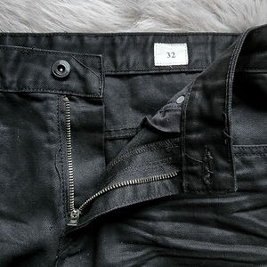 Venta al por mayor Oem Men Denim Shorts Custom Logo High Street Style Black Denim Ripped Shorts Solid Washed Decoration para el gimnasio - Product Image 2