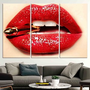 Impression sur toile Lèvres rouges : Décoration murale artistique moderne, sensuelle et mature, lot de 3 toiles - Product Image 1
