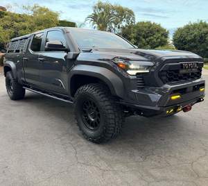 Toyota Tacoma Trail Hunter Double Cab 4x4 Turbo Hybride 4 cylindres, faible kilométrage, 2024, différentiel arrière verrouillable - Product Image 1
