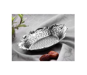 Bol à chocolat en métal de forme unique parfait pour ajouter une touche artistique aux expositions lors d'événements de galerie ou de rassemblements créatifs - Product Image 3