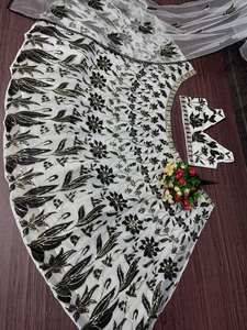 Lehenga Choli traditionnel de haute qualité en noir blanc Georgette tissu chaîne séquence travail pour les fêtes pakistanaises indiennes mariages - Product Image 5