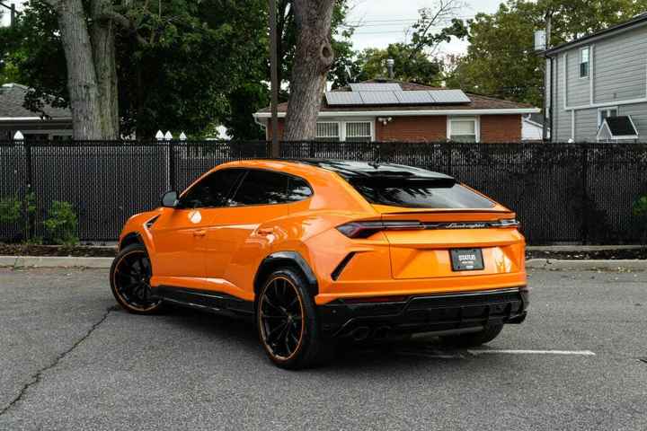 Used 2022 La_mb_or-gh-ini Ur_us AWD