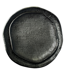 Bandeja de plato Irregular de Metal con textura de rejilla cruda Plato redondo de lujo de aluminio fundido Platos de vajilla seguros para aperitivos y bebidas de fiesta - Product Image 2