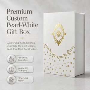 Caja de Regalo Personalizada Estilo <span class=keywords><strong>Libro</strong></span> en Blanco Perla con Emblema de Corona de Copos de Nieve en Lámina Dorada, Acabado Mate, para Perfumes y Cosméticos, OEM, MOQ 100 Piezas - Product Image 1