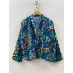 Chaqueta Estampada de Terciopelo Azul Cobalto Sostenible Talla Grande/XL, Ropa de Verano Jungle Court's con Motivos Botánicos de Monos, Teñida y Procesada - Product Image 1
